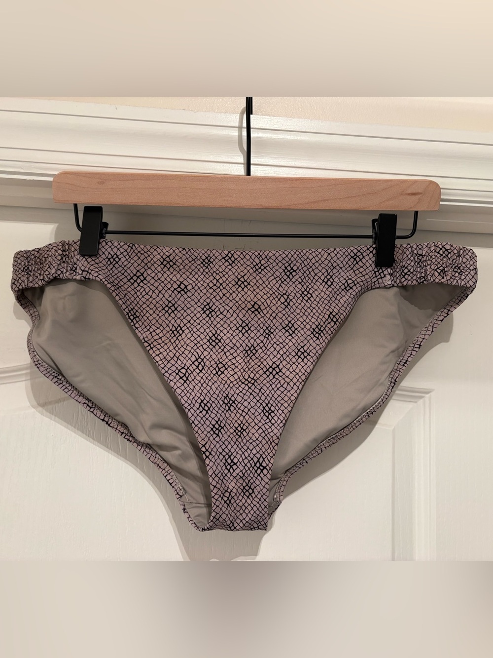 Women’s Athleta snake-print bikini bottoms size XL